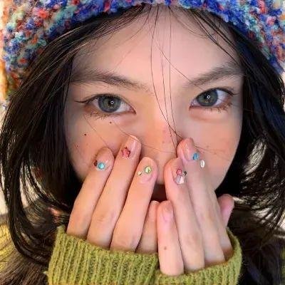 蓝色眼影